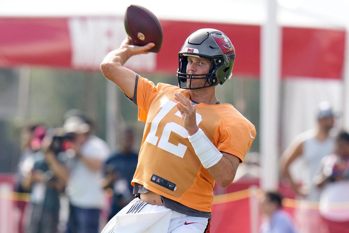 Tom Brady Ends 11-Day Break, Rejoins Buccaneers for Practice