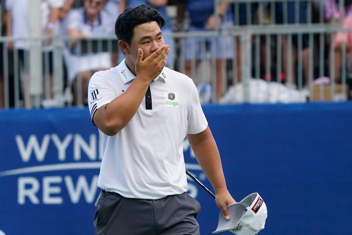 Kim Arrives on PGA Tour With 61 to Win Wyndham Championship