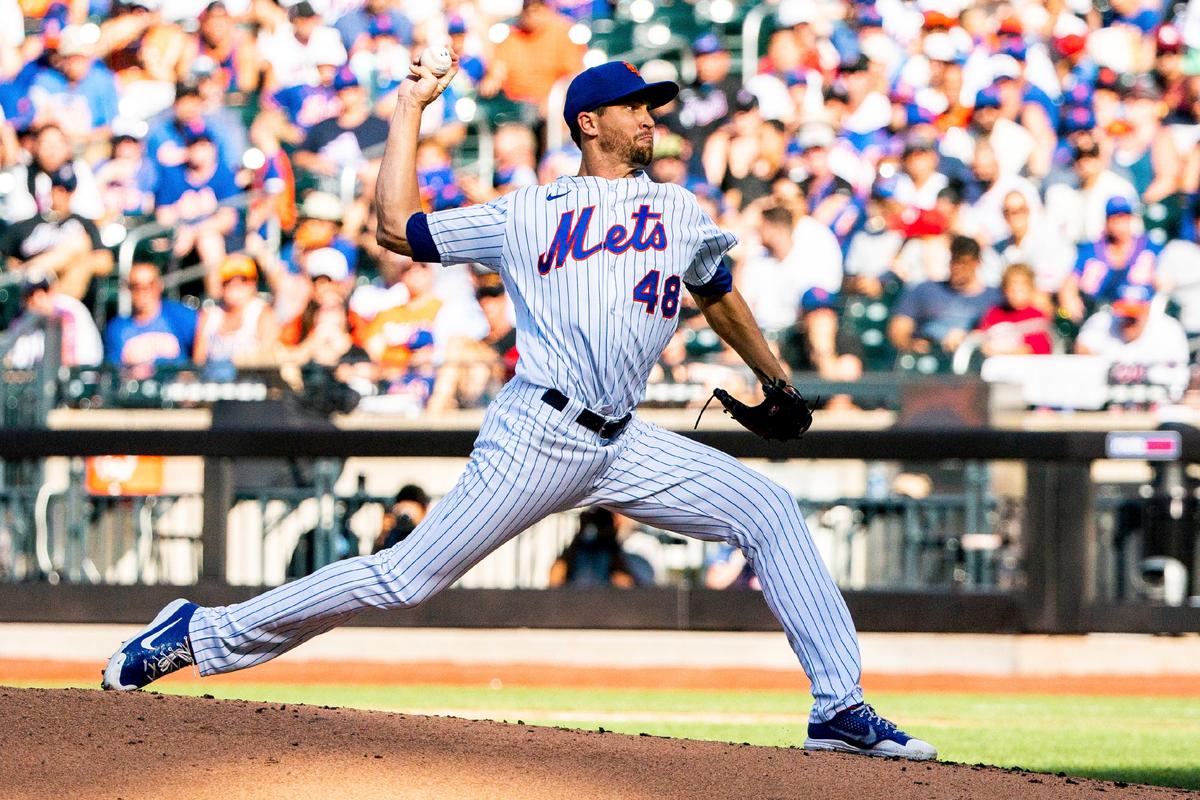 Dominant DeGrom Pitches Surging Mets to 5–2 Win Over Braves
