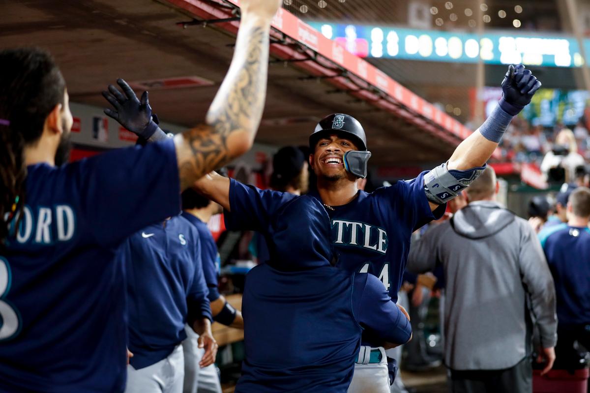 Mariners Break Up Perfect Game Bid in 6th, Beat Angels 8–2