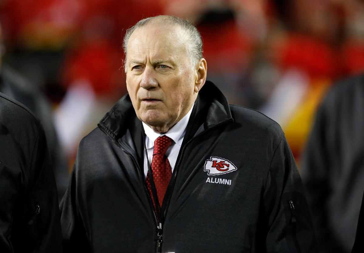 Hall of Fame Chiefs Quarterback Len Dawson Dies at 87