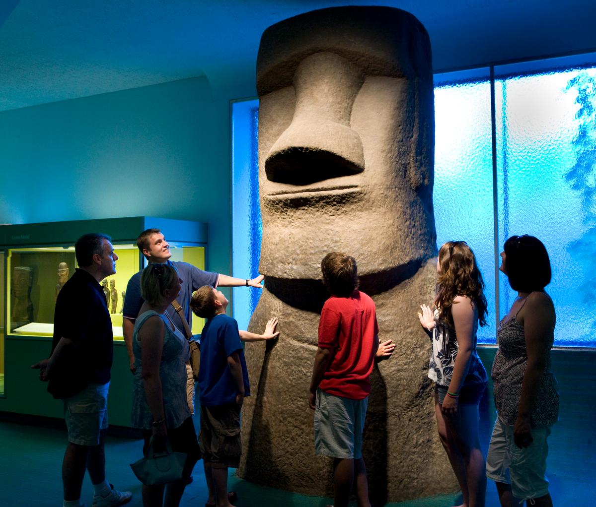 American Museum of Natural History — Cast of Easter Island maoi figure in the Margaret Mead Hall of Pacific Peoples. (Attraction-sourced)