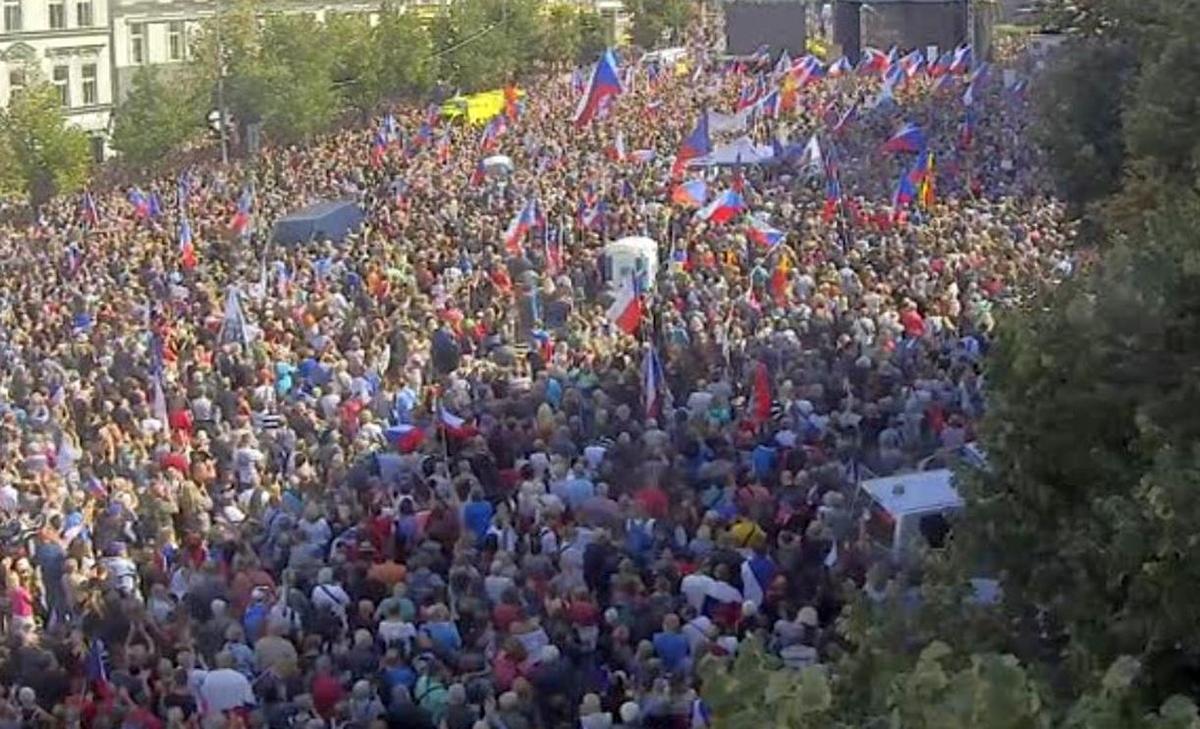Tens of Thousands Protest Against Czech Government, EU, NATO