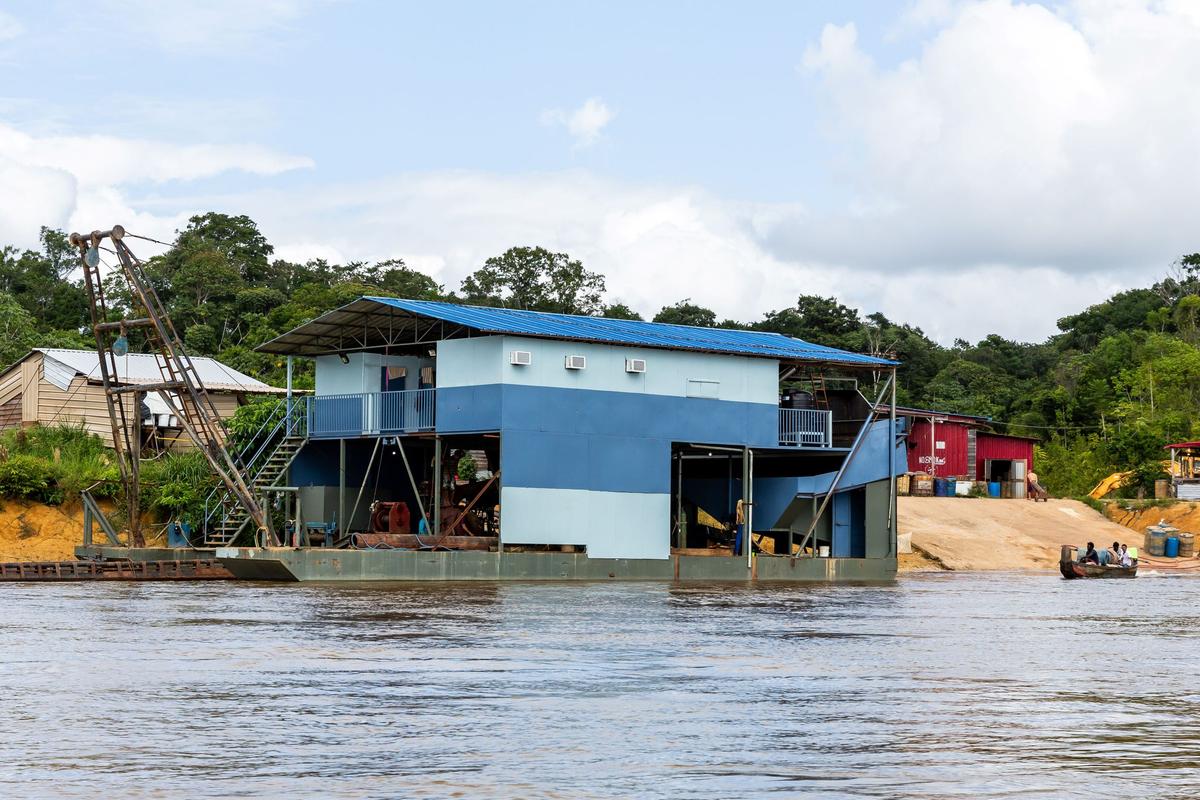 Fisherman Survives 11 Days Adrift in Freezer