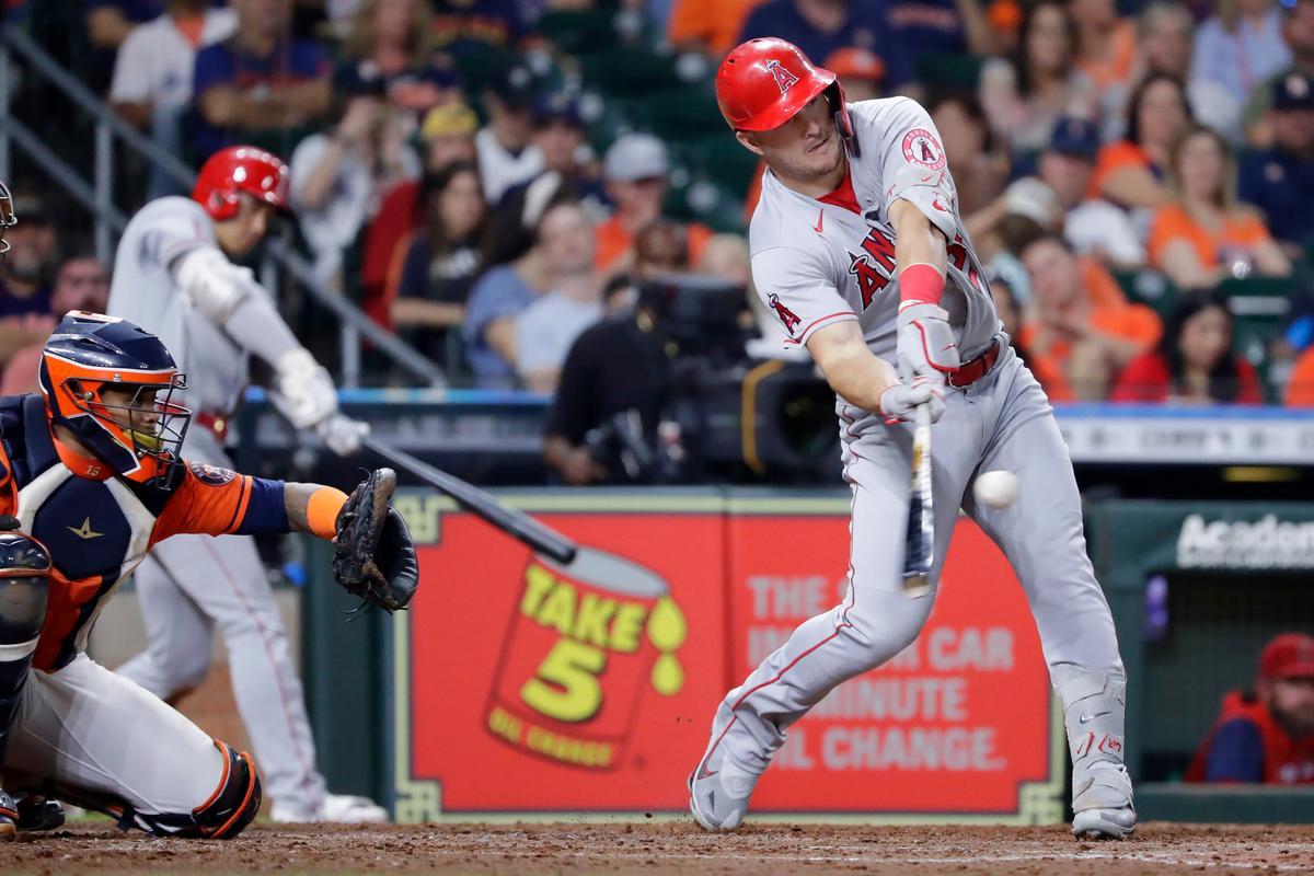 Pena, McCormick Homer to Lead Astros Over Angels 4–3