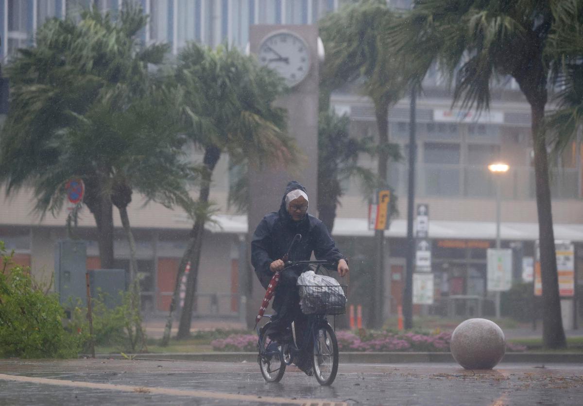 Powerful Typhoon Pounds Southern Japan; Thousands Evacuated
