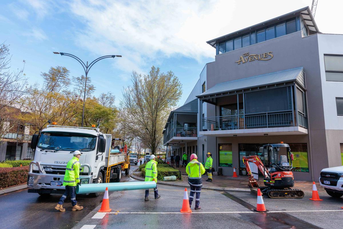 Mercedes-Benz Swallowed by Sinkhole in Perth, Australia