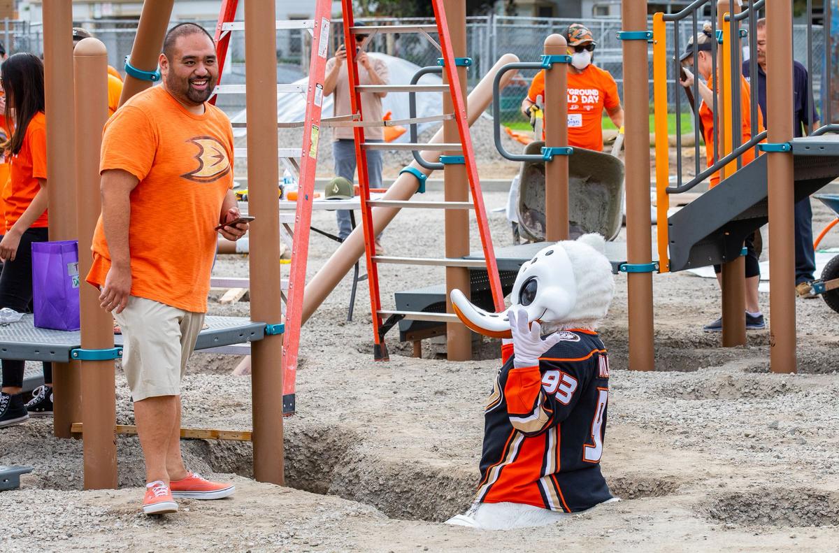 Anaheim Ducks Help ‘Kaboom’ the City’s Newest Playground