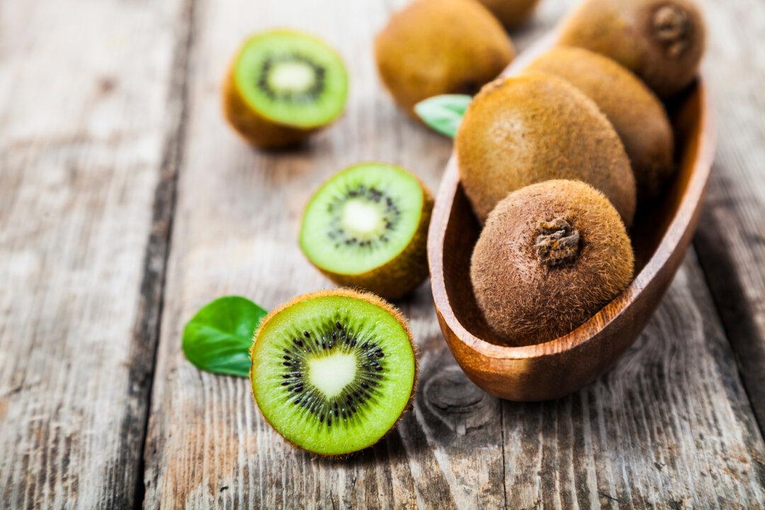1 Tasty Fruit Helps Heal Nasal Allergies, Lower Blood Pressure, and Prevent Cancer