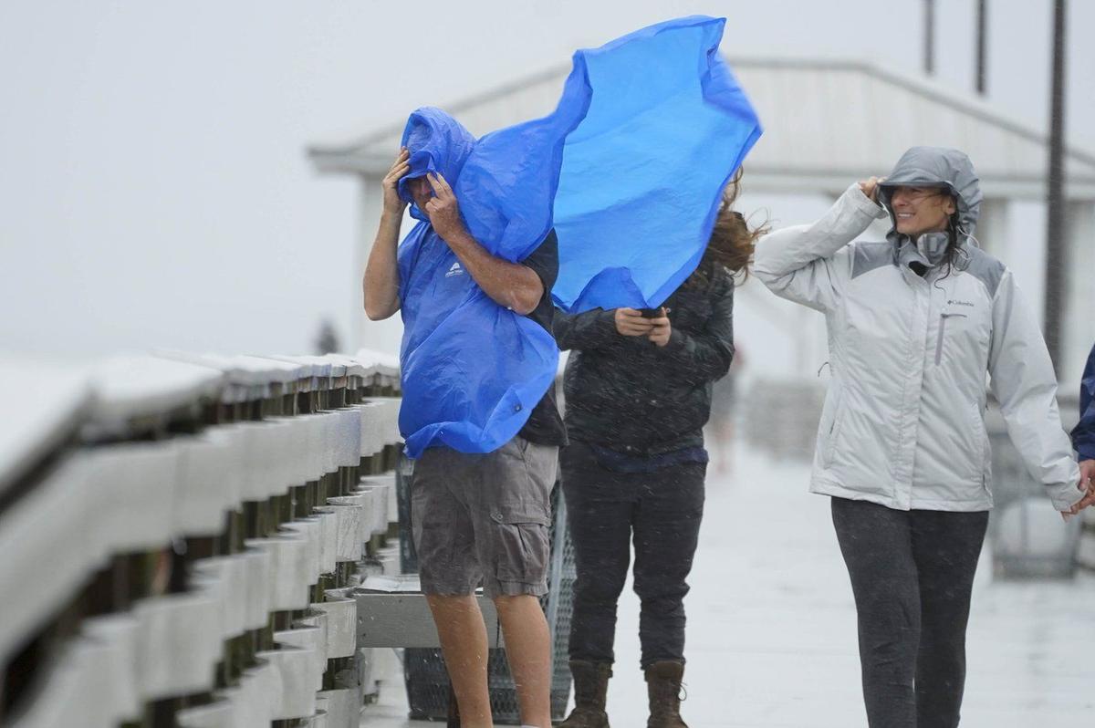 Canadians in Florida Hunkering Down as Hurricane Ian Lashes the State