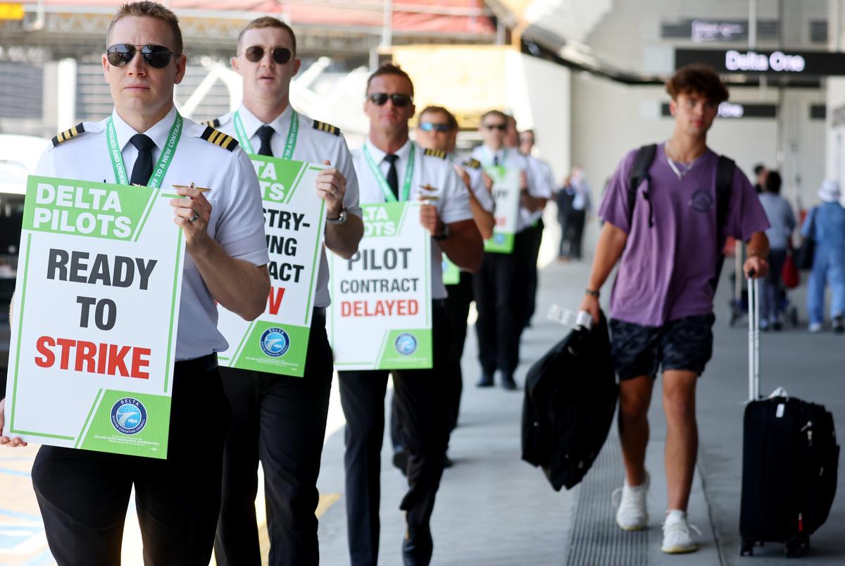 Delta Pilots Authorize Strike, but Walkout Remains Unlikely