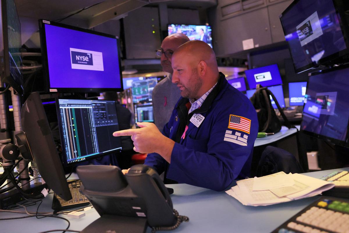 Wall Street Opens Lower as Jobs Growth Boosts Rate Hike Bets