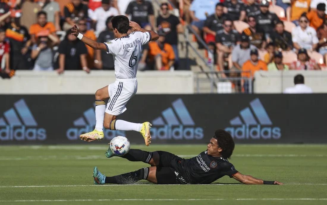 LA Galaxy Tops Dynamo to Complete Late-Season Surge