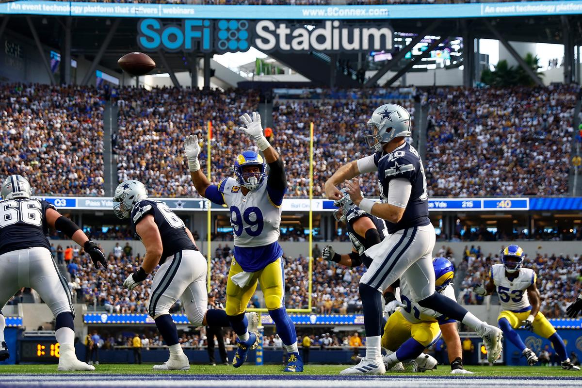 Dominant D Puts Cowboys Past Rams 22–10 for 4th Straight Win