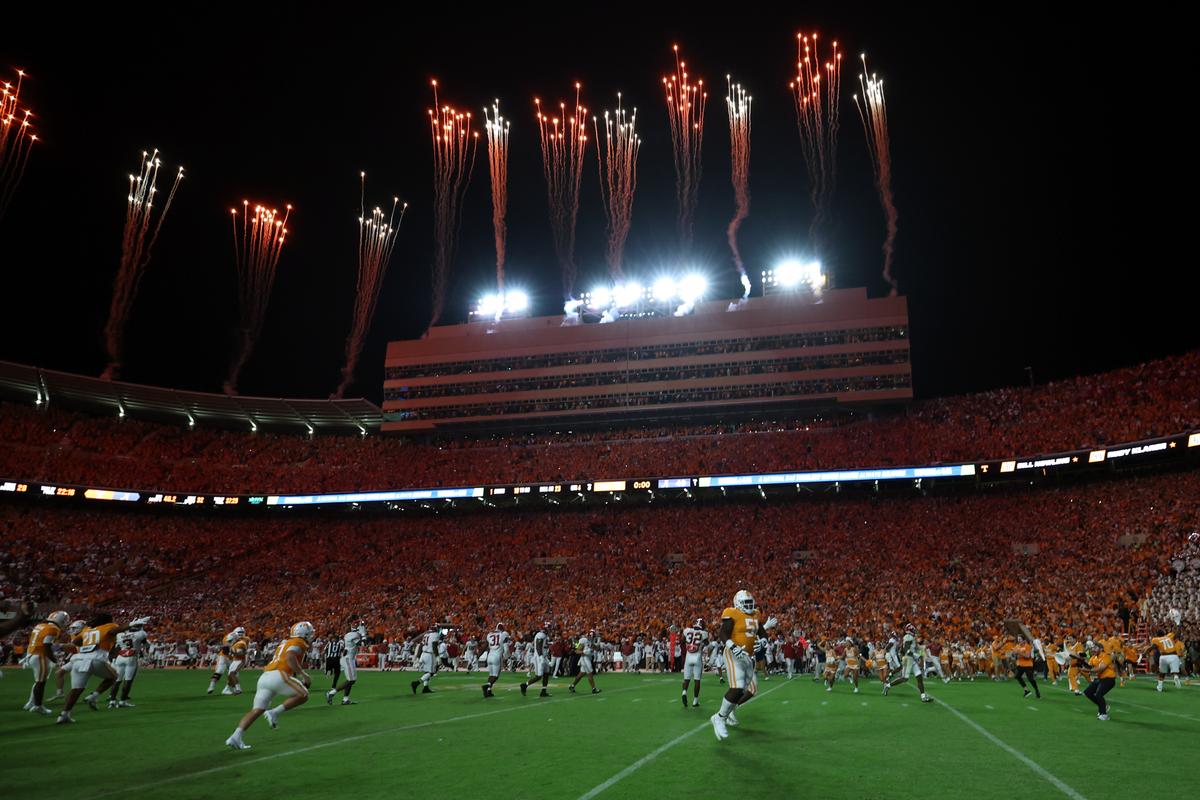 College Football Top 25 roundup: No. 6 Tennessee stuns No. 3 Alabama