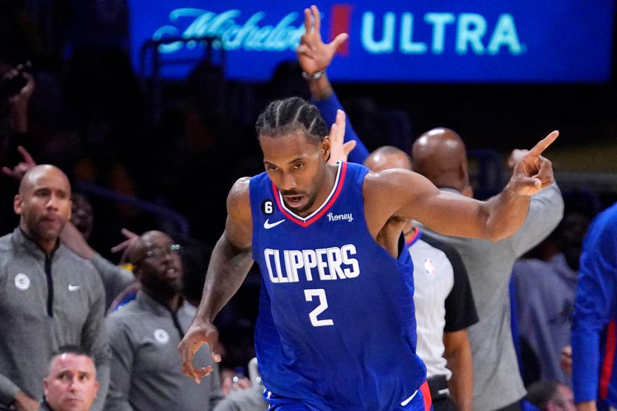 Kawhi Scores 14 in Return, Clippers Hold Off Lakers 103–97
