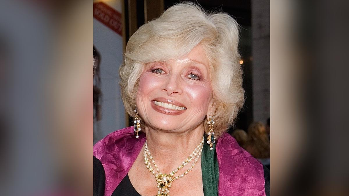 Joanna Simon, Acclaimed Singer, TV Correspondent, Dies at 85