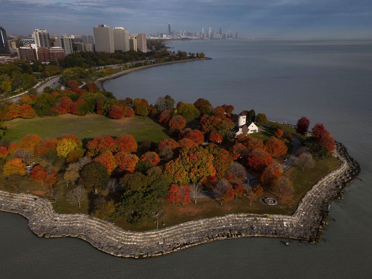 Fall Colors in Chicago Area Are the Best in Years. But Don’t Wait Too Long to Peep at the Leaves