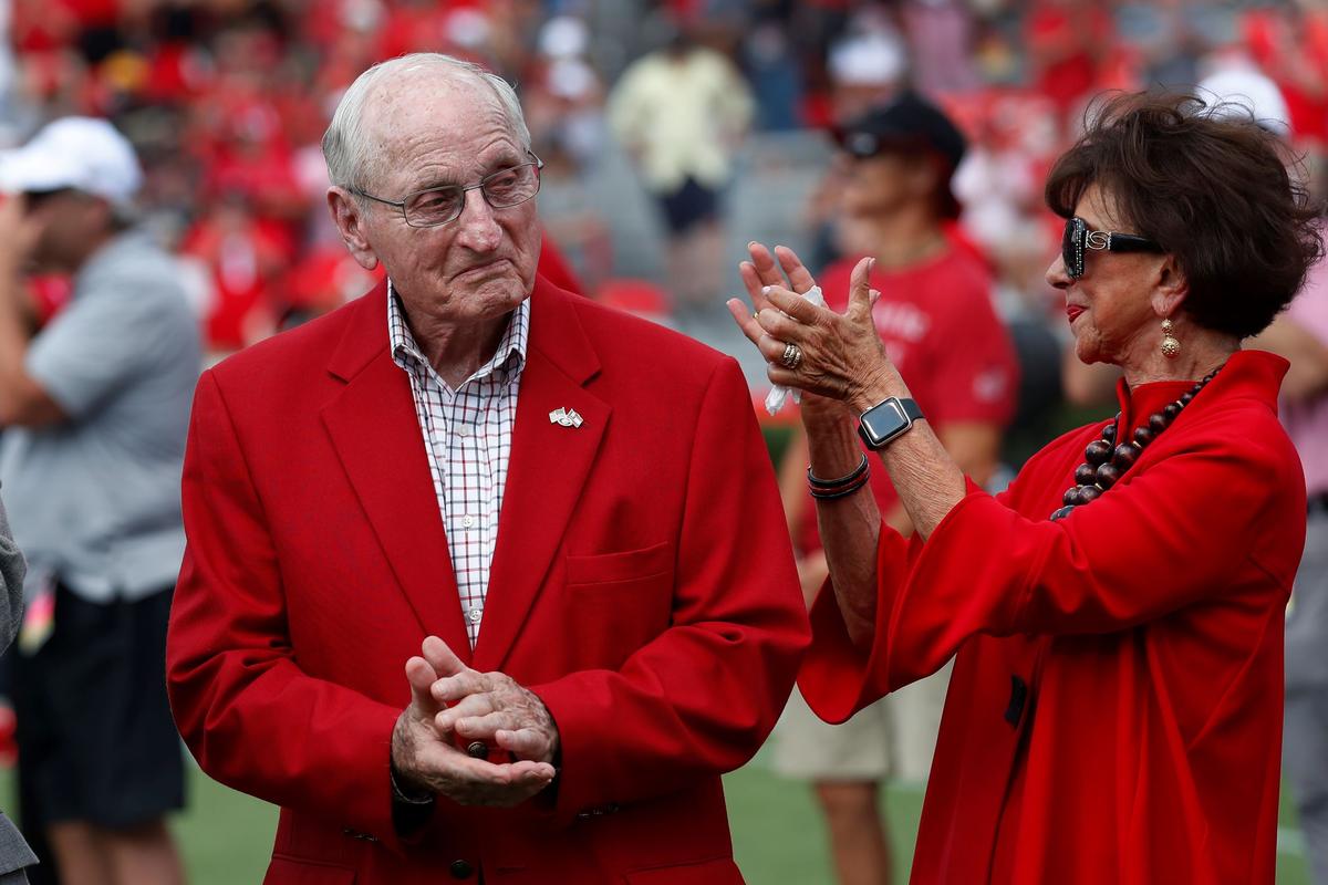 Vince Dooley, Longtime Georgia Football Coach, Dies at 90