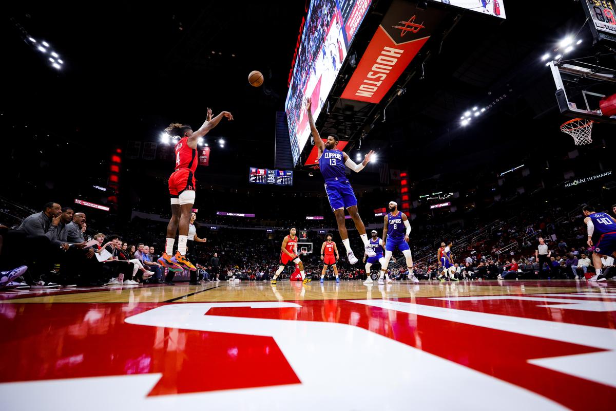 George Leads Clippers Over Rockets 109–101 With Leonard Out