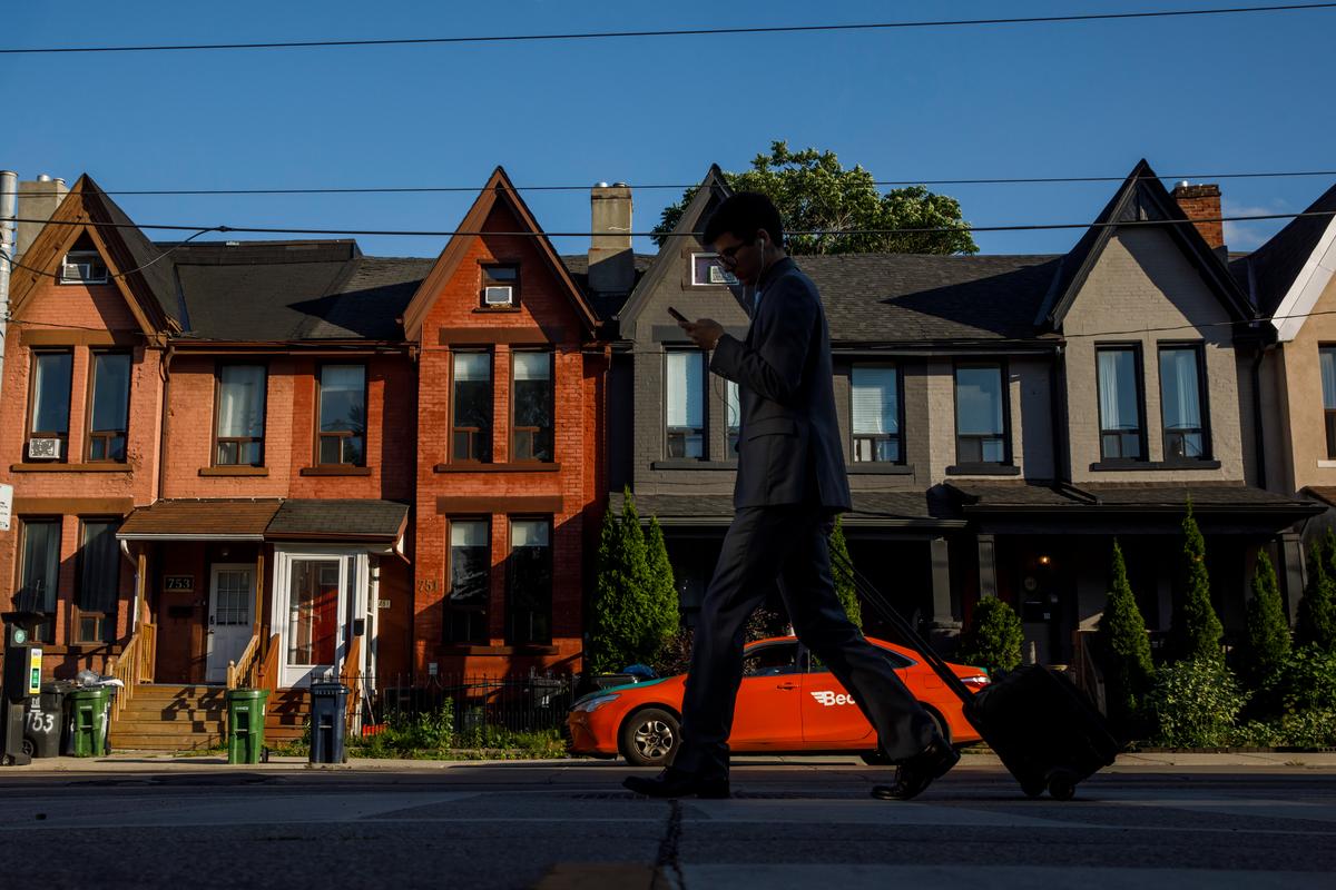 Toronto’s House Prices Will Continue to Fall, but Not at the Speed Seen This Spring: RBC Report