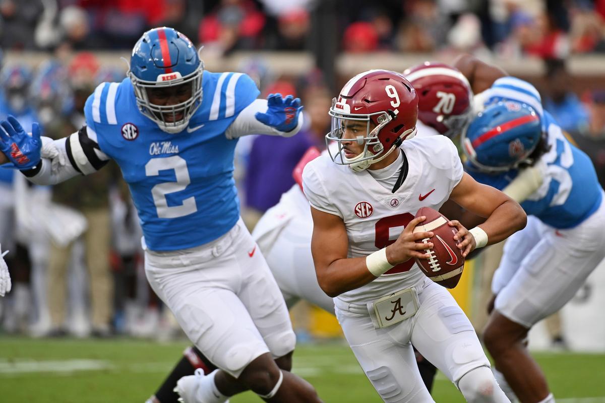 Young’s 3 Touchdown Passes Lift No. 10 Alabama Past No. 11 Ole Miss