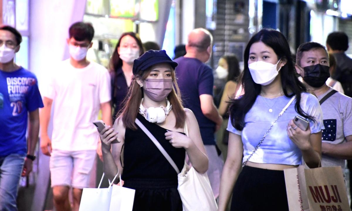 Survey: 76 Percent Respondents Agree HK COVID-19 Policies Place Hefty Burden on Economy and Society