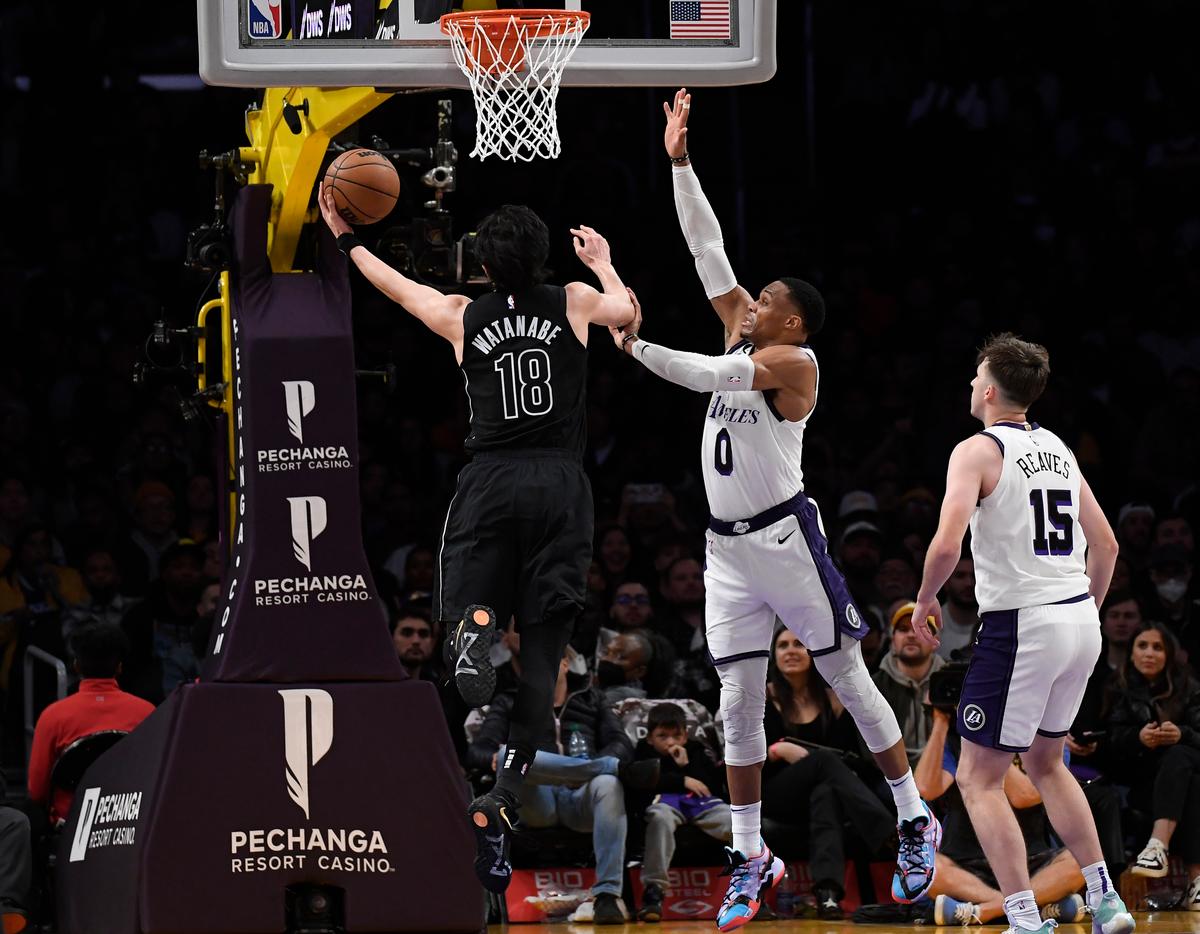 Davis Scores Season-High 37, Lakers Beat Nets to Snap Skid