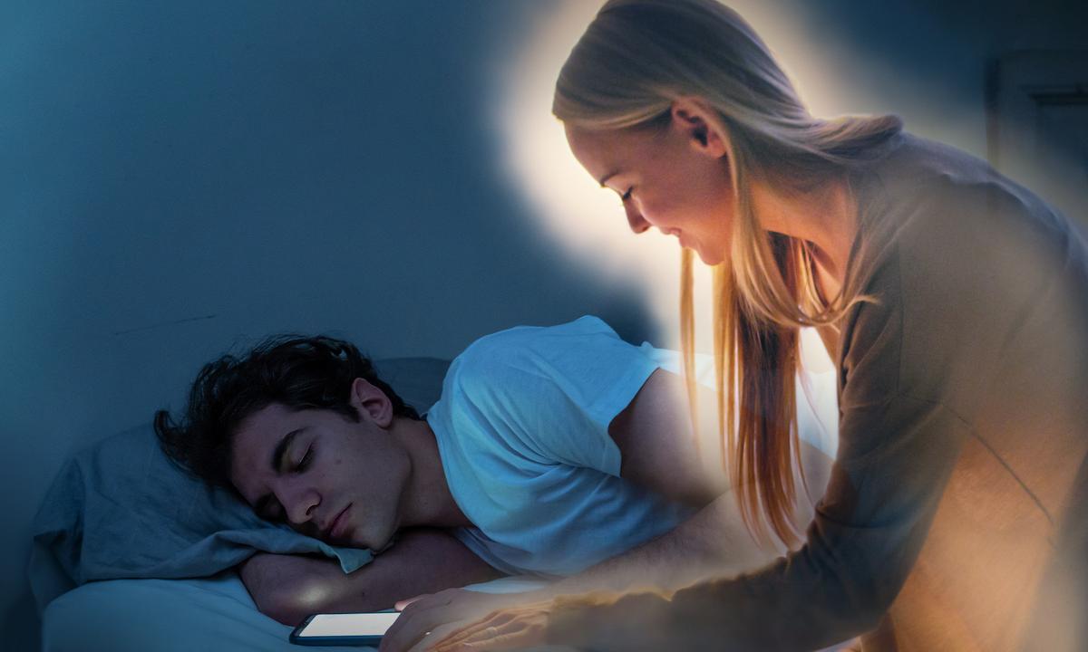 Doctor Tells of Cases Where Lost Loved Ones Reveal Things in Dreams—And Then They Come True