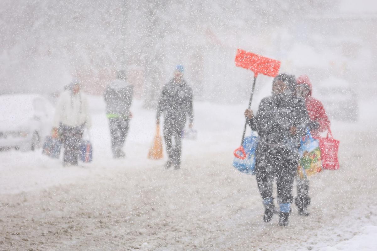 2 Deaths Reported as ‘Lake-Effect’ Snowstorm Paralyzes Western New York