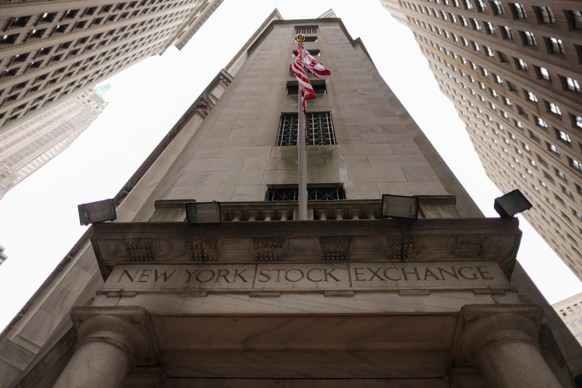 With Black Friday Ahead, Investors Look to US Consumer Stocks