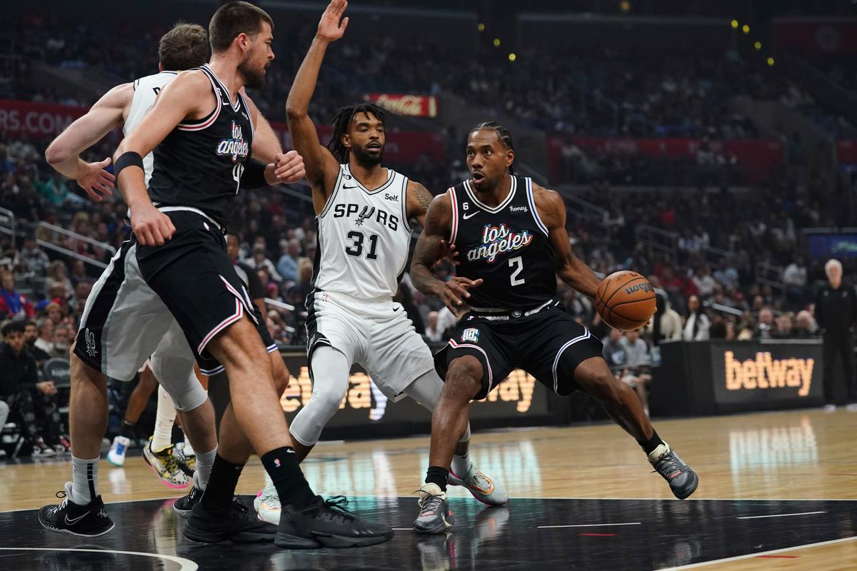 Clippers Hit 21 3-Pointers in 119–97 Rout of Spurs