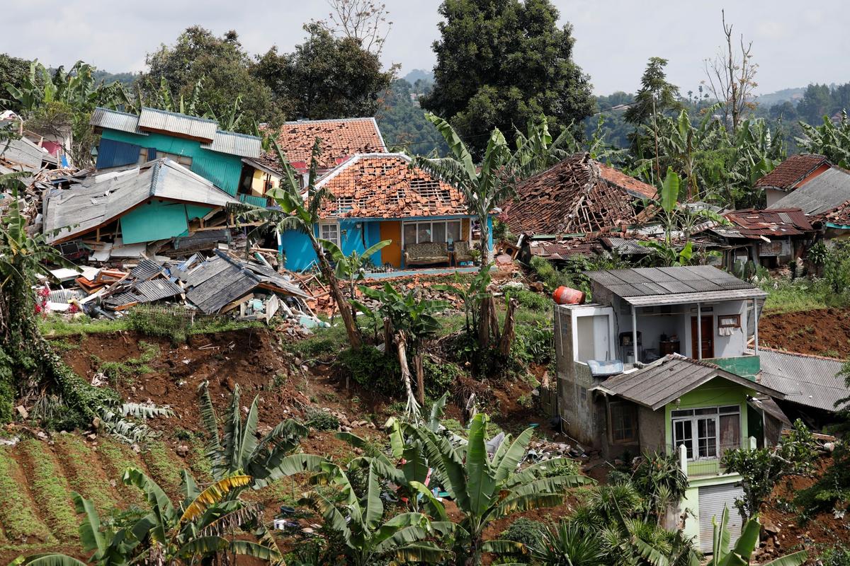 Aftershocks, Heavy Rain Hamper Indonesian Earthquake Rescuers as Death Toll Reaches 271