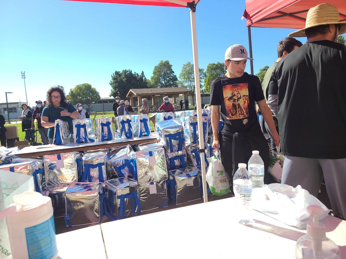 Despite Challenges, OC Community Provides Thanksgiving Meals to Low-Income Families