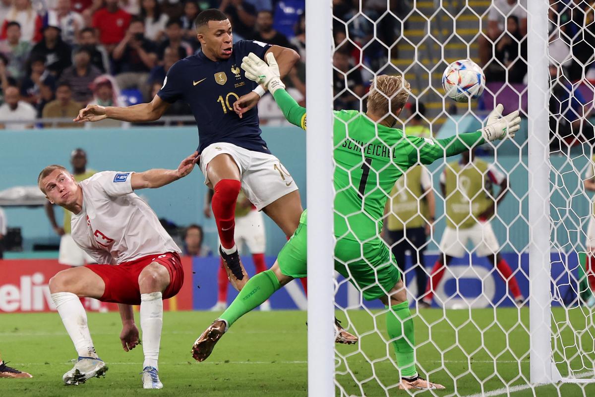 Mbappe Scores 2, France Reaches Knockout Stage of World Cup