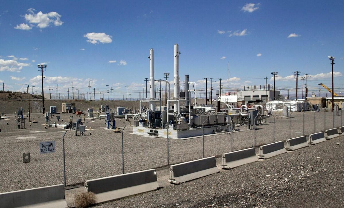 A double-shell tank farm containing underground tanks of radioactive and hazardous waste on the Hanford Nuclear Reservation near Richland, Wash., on June 30, 2005. (Jeff T. Green/Getty Images)