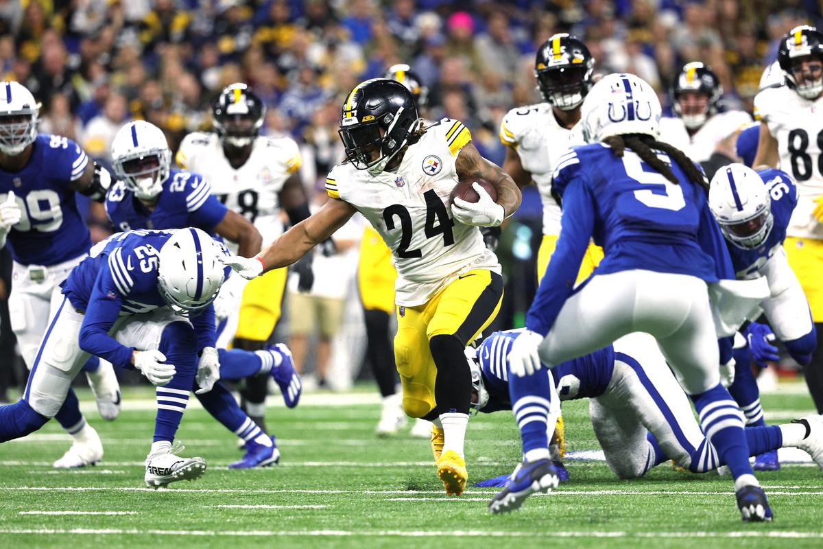 Snell Runs for Go-ahead TD, Steelers Hold Off Colts 24–17