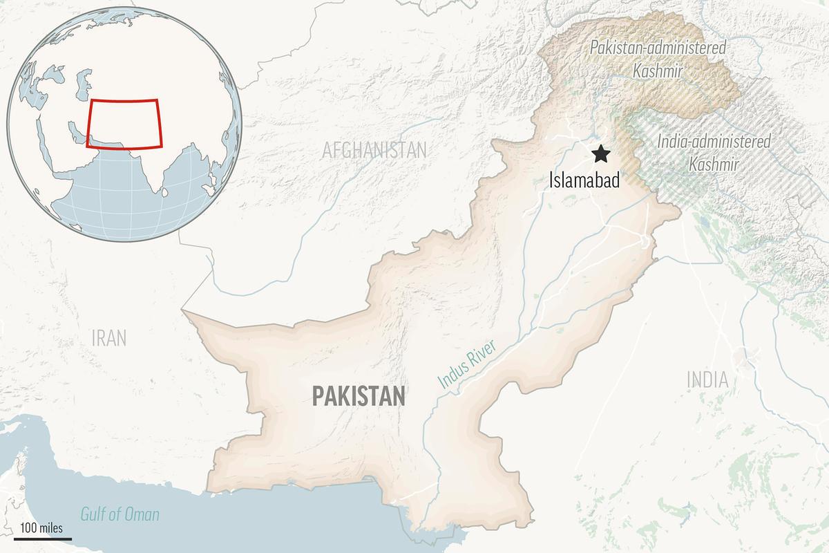 22 People Killed in Bus, Car Collision in Pakistan