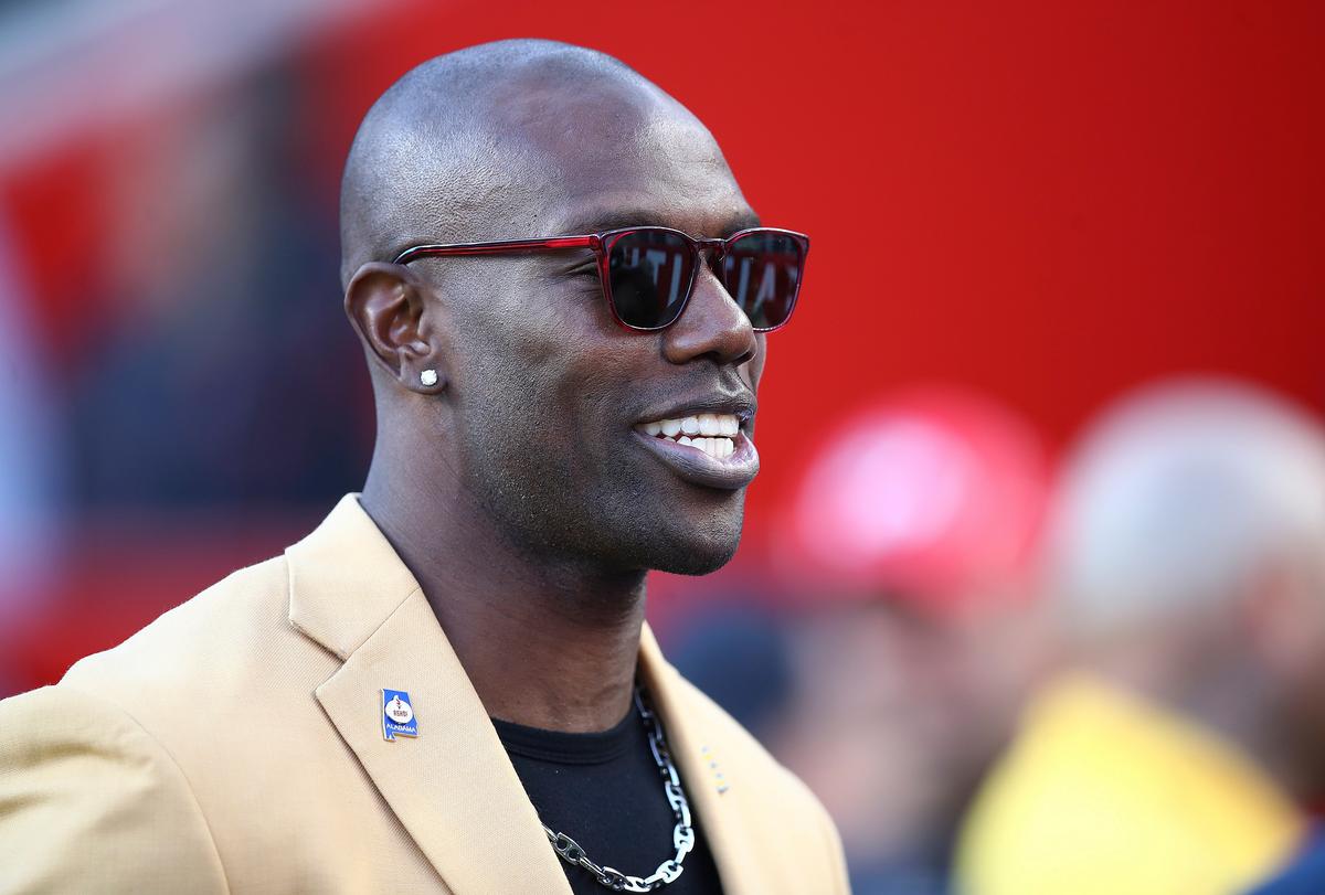 Terrell Owens Says Man He Punched at CVS Threatened Him, Fan