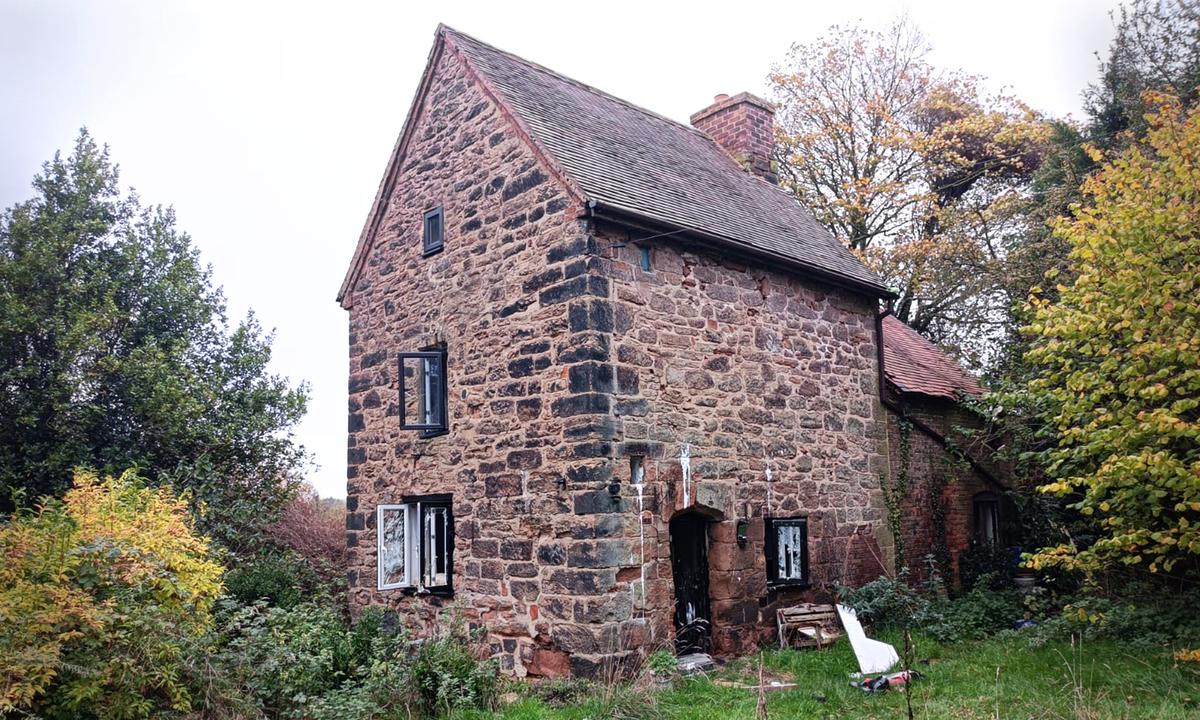 Bids Open at £1 for 16th Century Servant’s Home That Was Once Called ‘Mutton Castle’