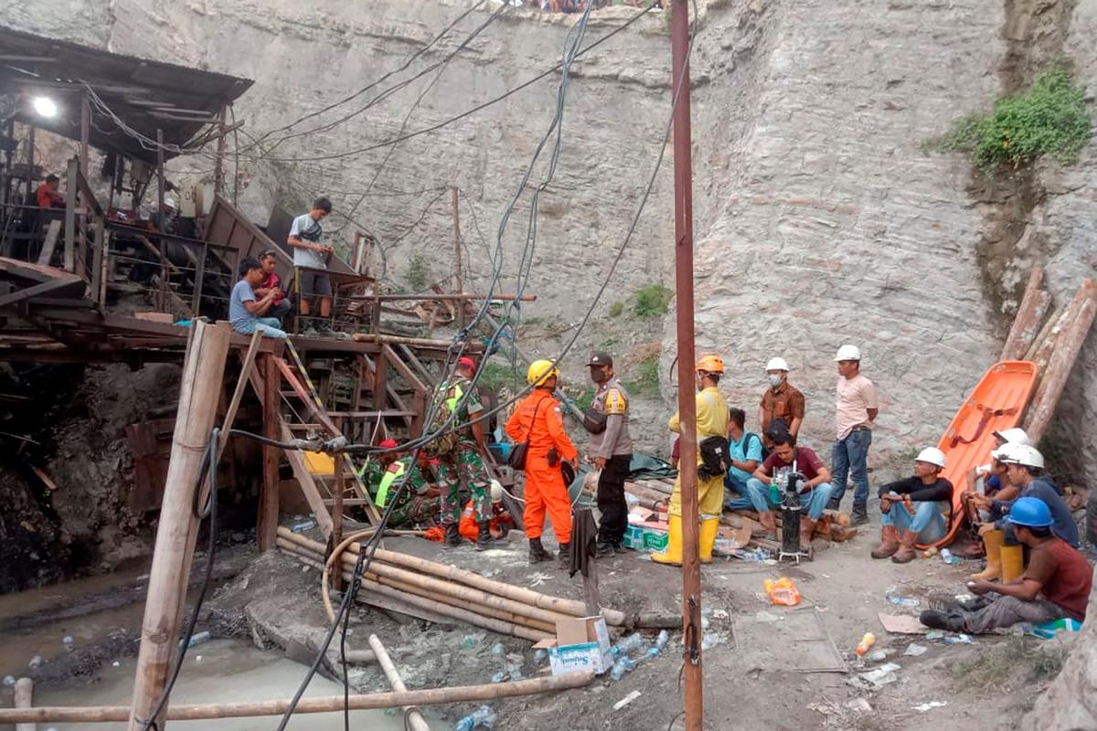 10 Miners Killed in Indonesia Coal Mine Explosion, 4 Rescued