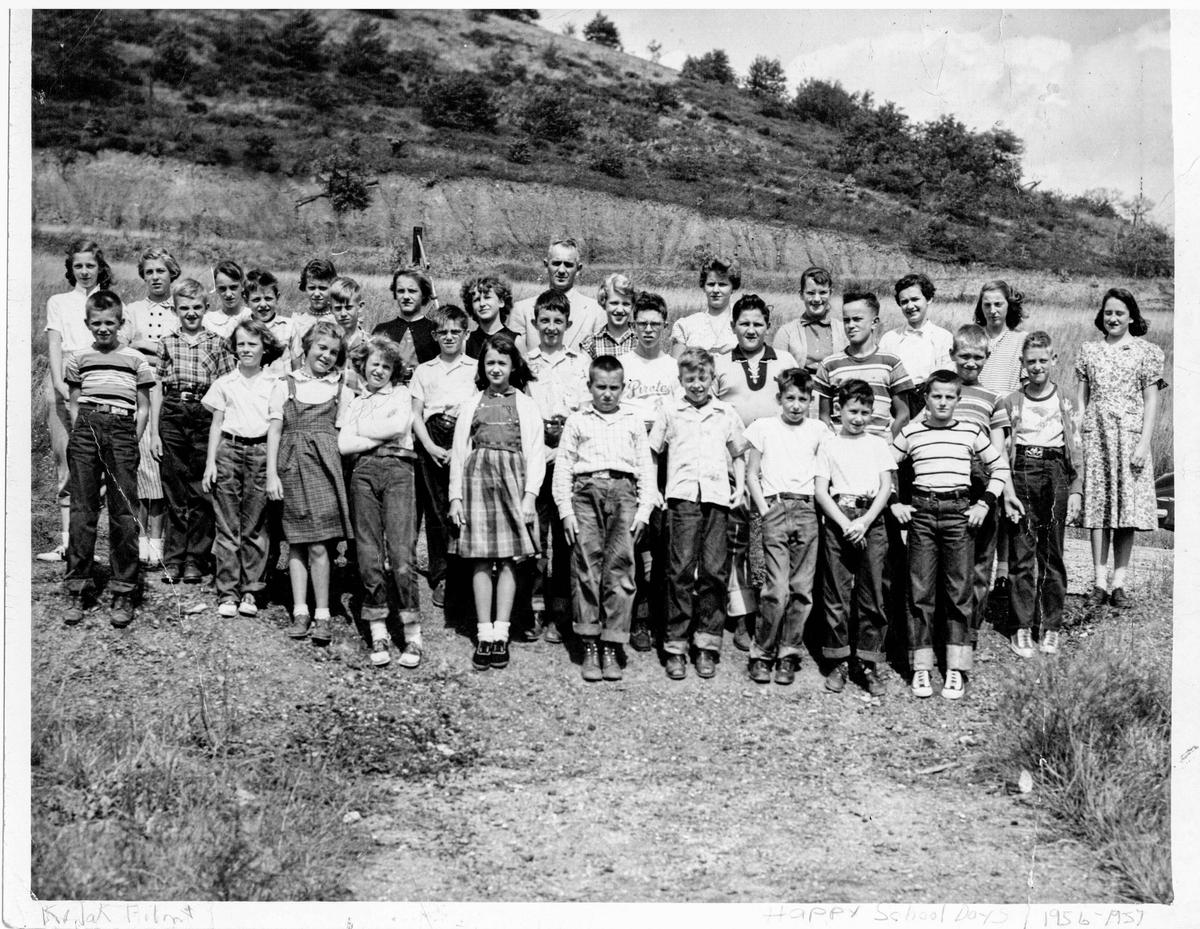 Of Love, Joy, and Simplicity: A Heart-Warming Story of An Unforgettable Childhood Christmas During the 1950s