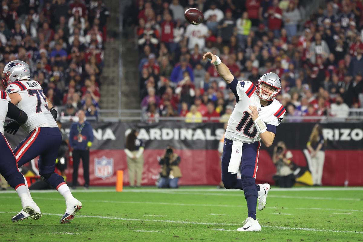 Patriots Rally for 27–13 Win Over Cardinals, Murray Hurt