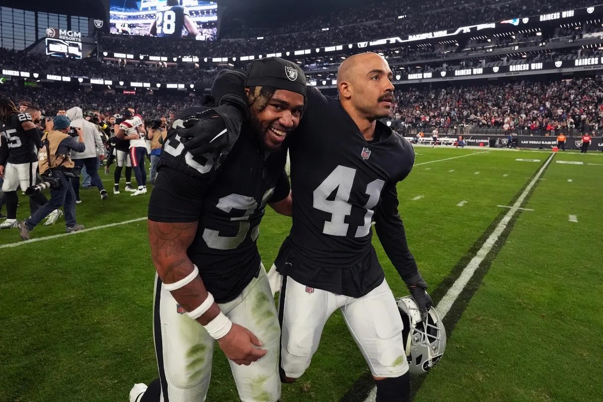 NFL Roundup: Patriots Fumble Away Game to Raiders on Last Play