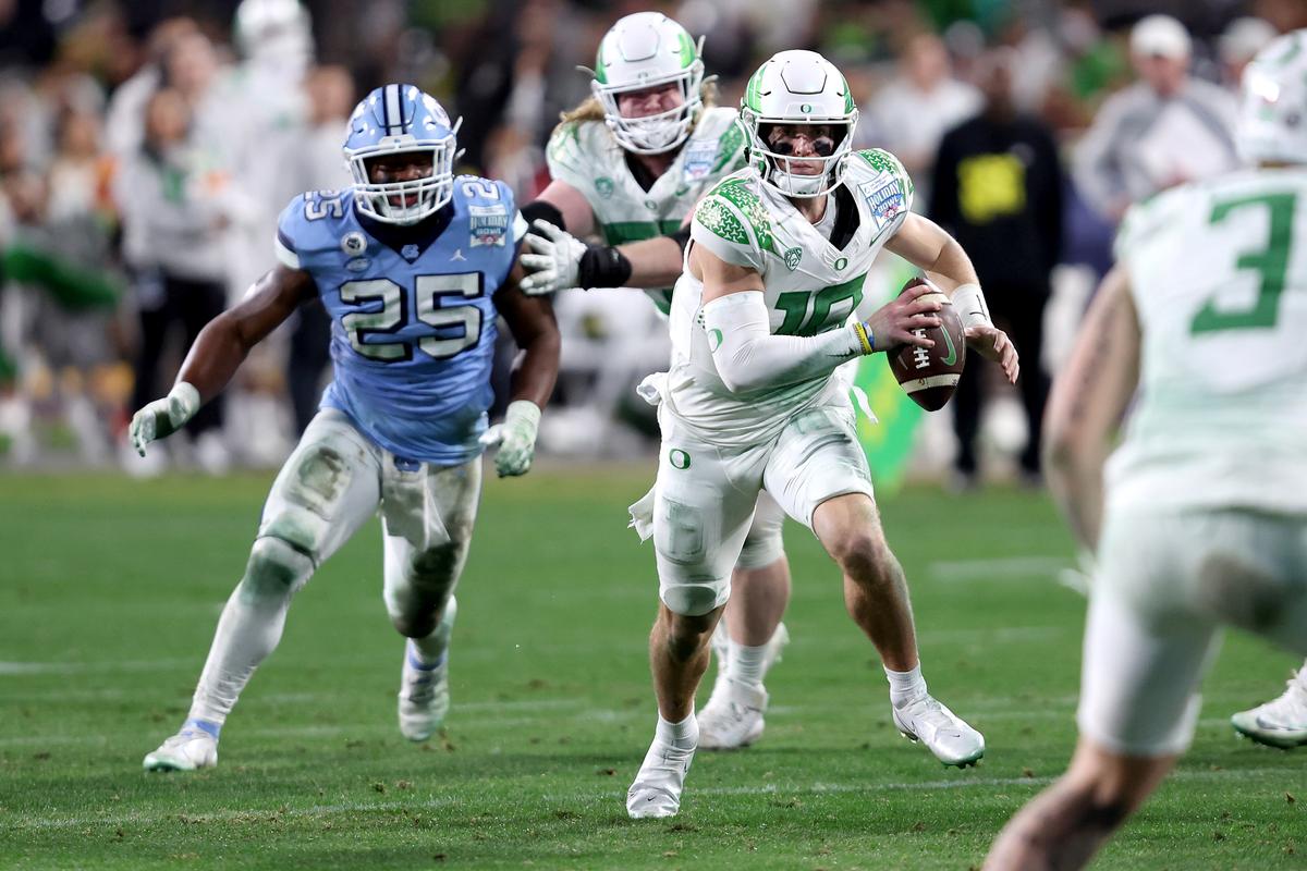Nix Leads No.15 Oregon to Holiday Bowl Win vs. Tar Heels