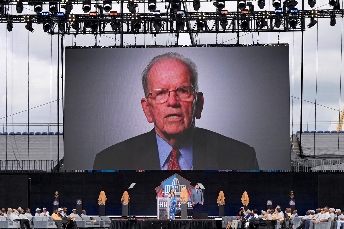 Hall of Fame NFL Official Art McNally Dies at Age 97