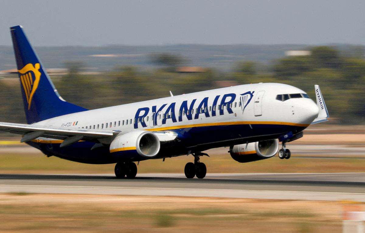 Ryanair Hikes Full Year Profit Forecast After Strong Christmas Season