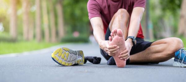 <span class="caption">Barefoot running is just not for everyone. </span>(Jo Panuwat D/Shutterstock)