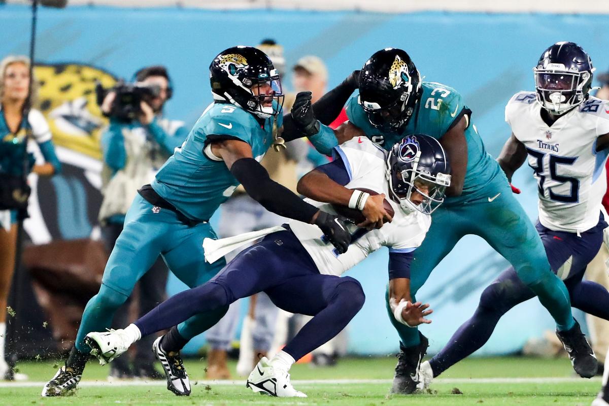 Jags Return Fumble for TD, Beat Titans for AFC South Title
