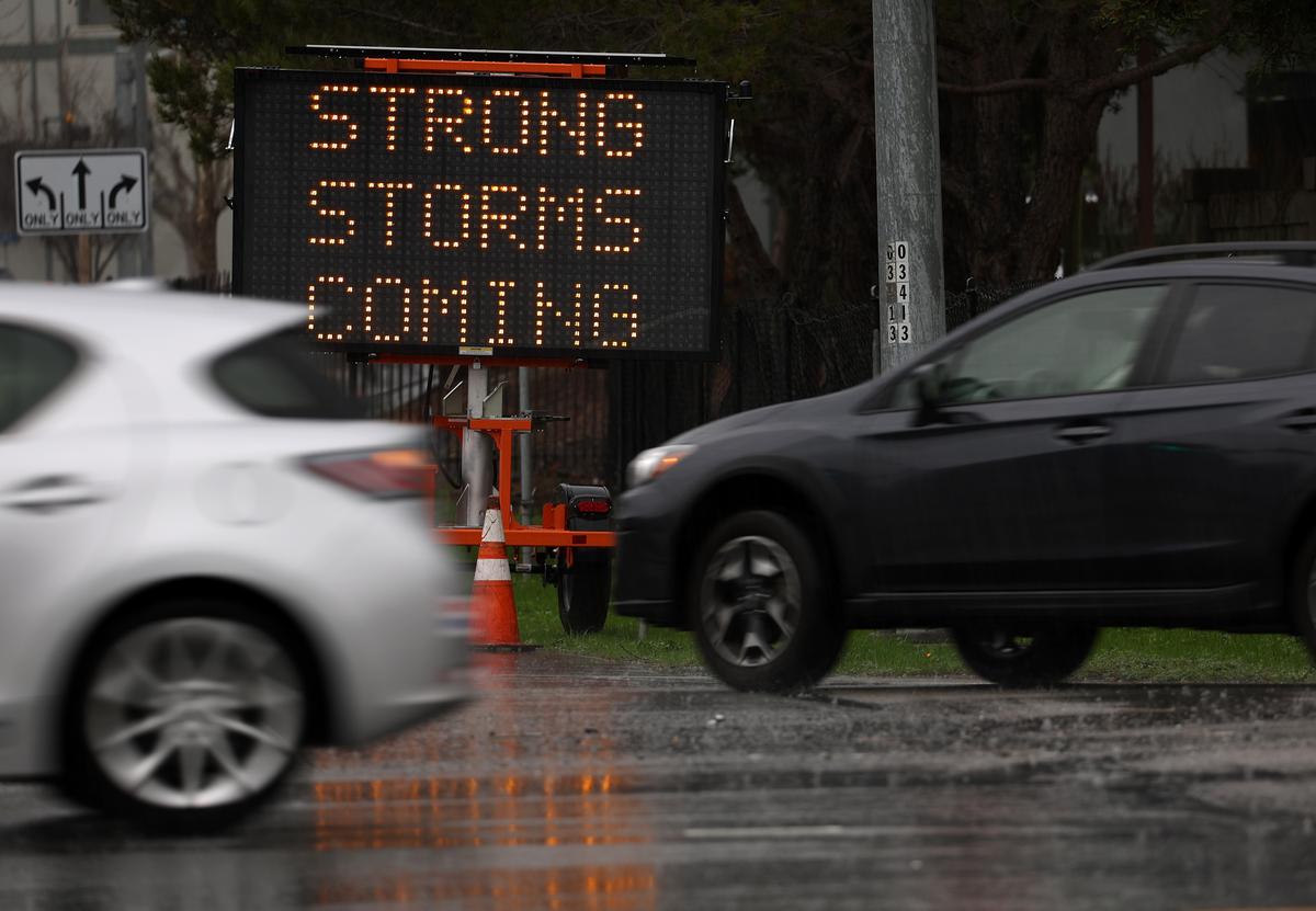 California Storm Leaves a Dozen Dead and More Than 100,000 Without Power
